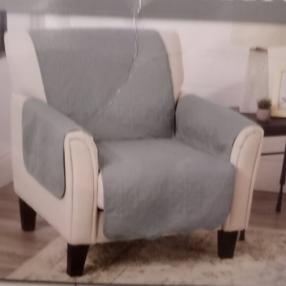 New. 'Camille Collection' Reversible Armchair Protector Scalloped edge - Picture 4 of 8